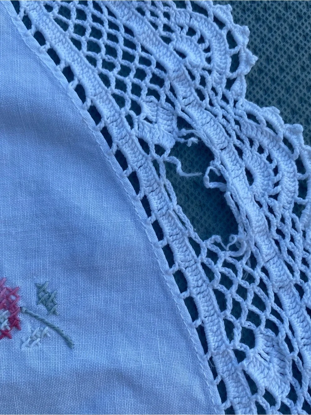 Handcrafted White Embroidered Crochet Tablecloth - Floral Accent